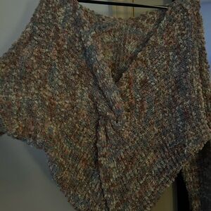 Cold shoulder w/ knot back popcorn sweater